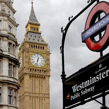 Photo of the Elizabeth Tower housing Big Ben in London.